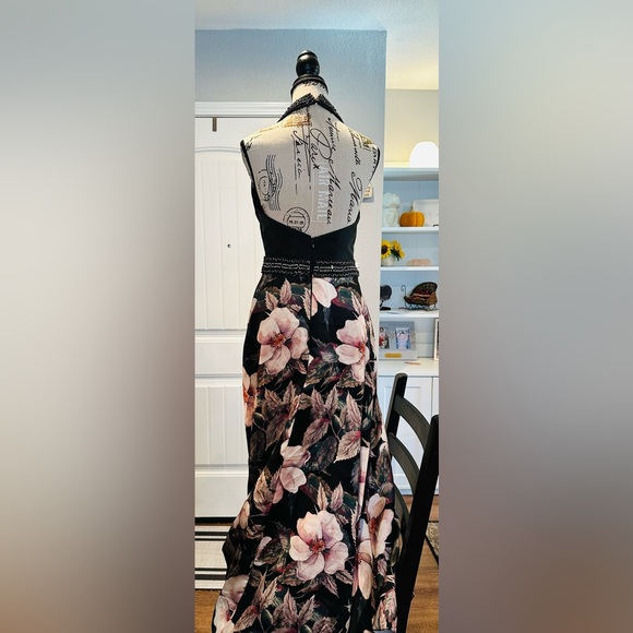 Chic Floral A-Line Party Dress in Black and Pink - Picture 9 of 16